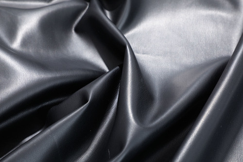 Os bens contínuos pretos de couro permeáveis do plutônio de 137cm para Outwear