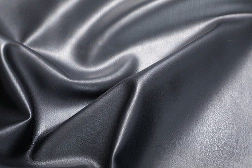 Os bens contínuos pretos de couro permeáveis do plutônio de 137cm para Outwear