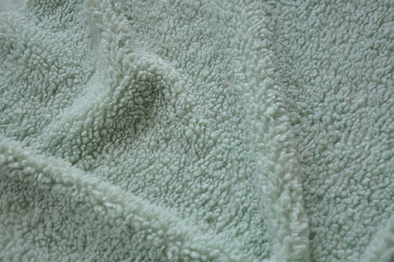 O material de matéria têxtil confortável e fino para o calor e a forma entorta a tela feita malha