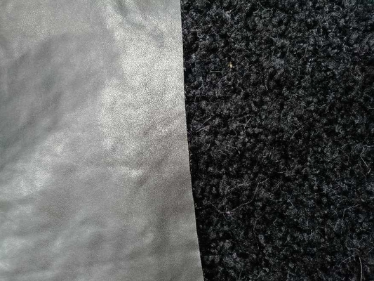 Couro composto de lã de cordeiro preto e encaracolado